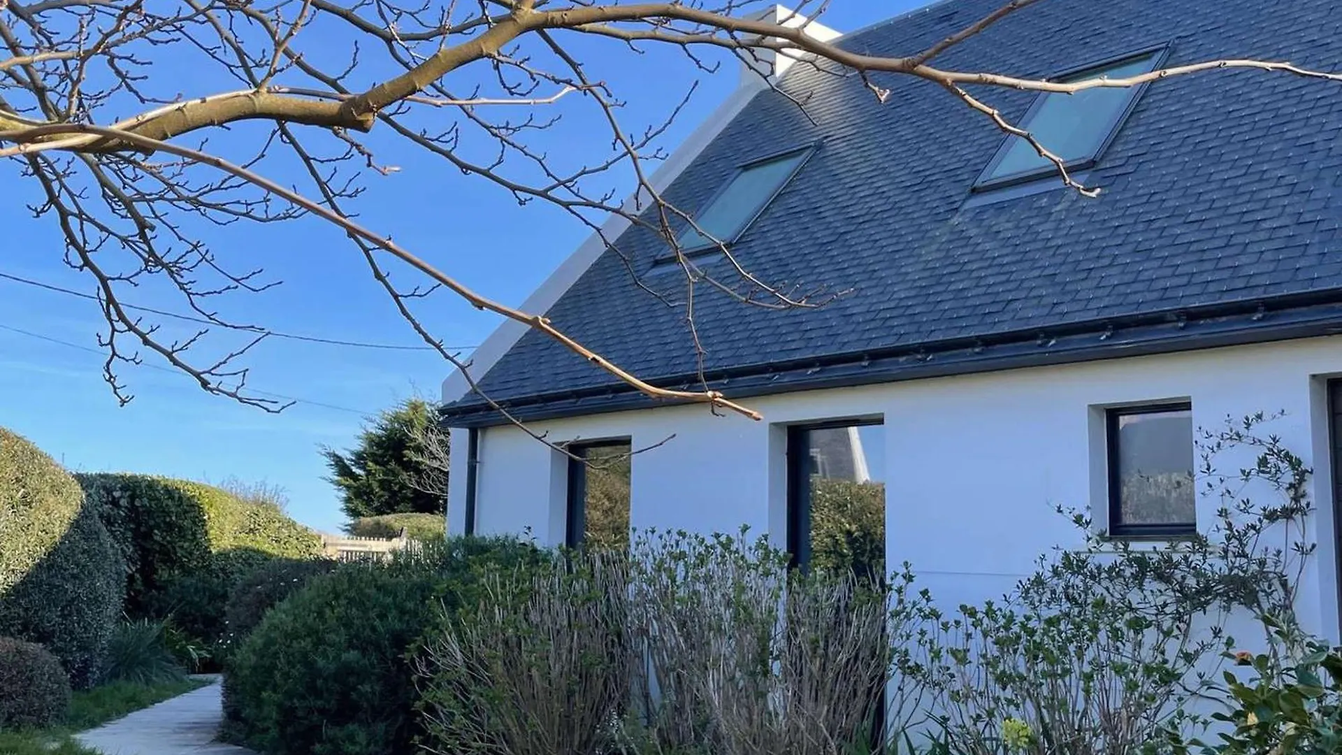 Villa Contemporaine Spacieuse Proche De Sauzon Avec Jardin - Fr-1-418-265 Feriehus