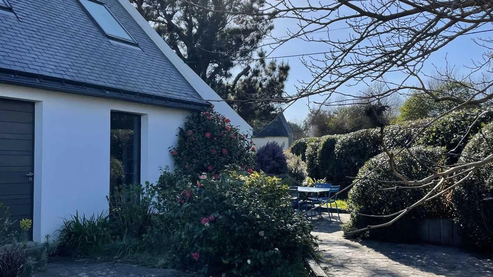 Villa Contemporaine Spacieuse Proche De Sauzon Avec Jardin - Fr-1-418-265